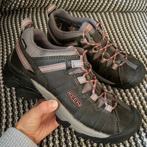 Keen Targhee waterproof black lace up hiking boot women’s shoe size 9.5